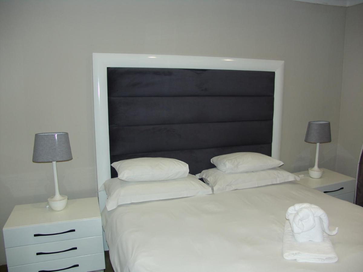 African Moon Corporate House Kempton Park Eksteriør bilde