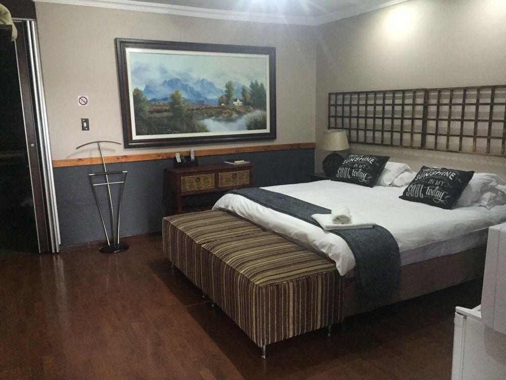 African Moon Corporate House Kempton Park Eksteriør bilde