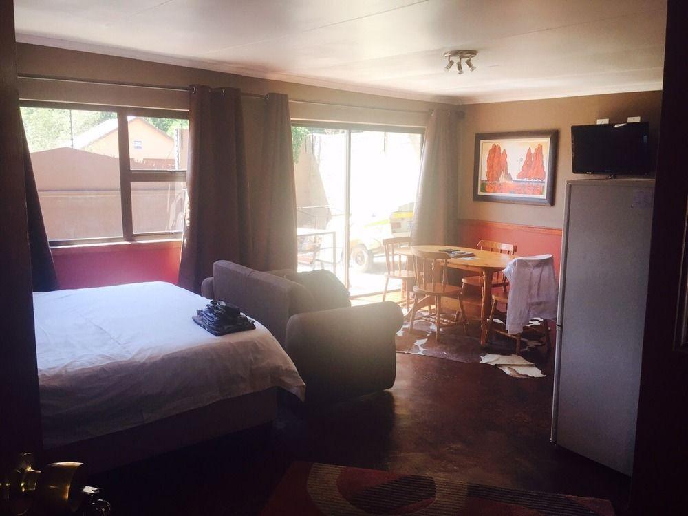 African Moon Corporate House Kempton Park Eksteriør bilde